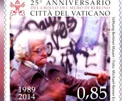 Sello del Vatiicano: 25 años de la caida del muro de Berlín y una abuela la deriba