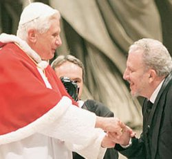 Kiko con Benedicto XVI