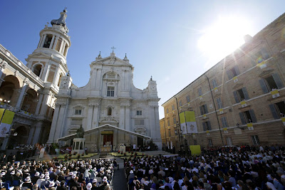 Benedicto XVI celebra la eucaristía en Loreto