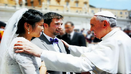 El Papa Francisco y los Novios